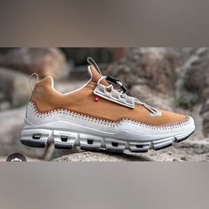 On Running Cloud Away Almond/Glacier 8.5